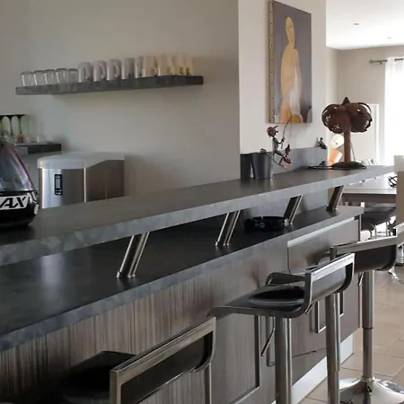 Spacious Holiday In With Jacuzzi Ferienhaus *