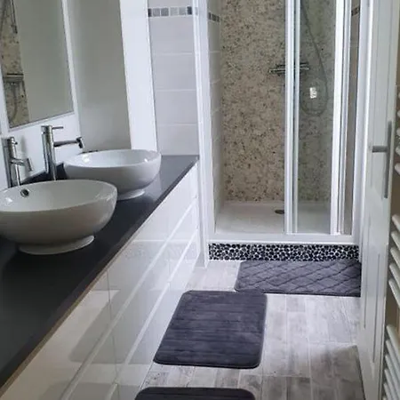 Spacious Holiday In With Jacuzzi *